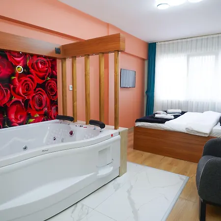 Luka Hotel *